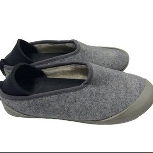 Mahabis gray sippers. Size 39.